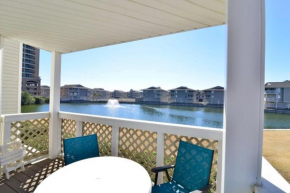 Shorehaven Lakefront & Steps to Beach w Pool and Grill